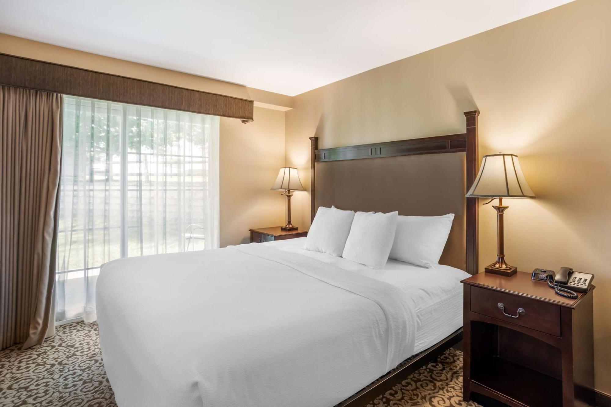 Western Village Hotel 4*