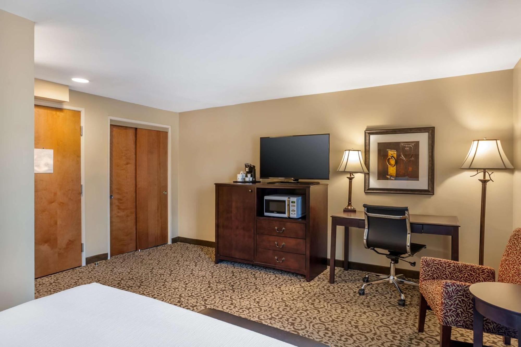 Western Village Hotel 4*