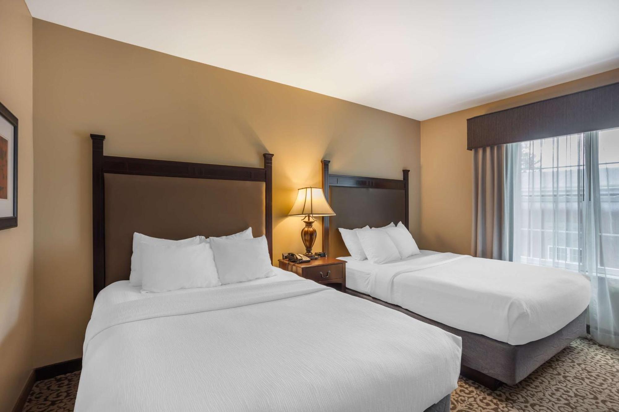 Western Village 4*