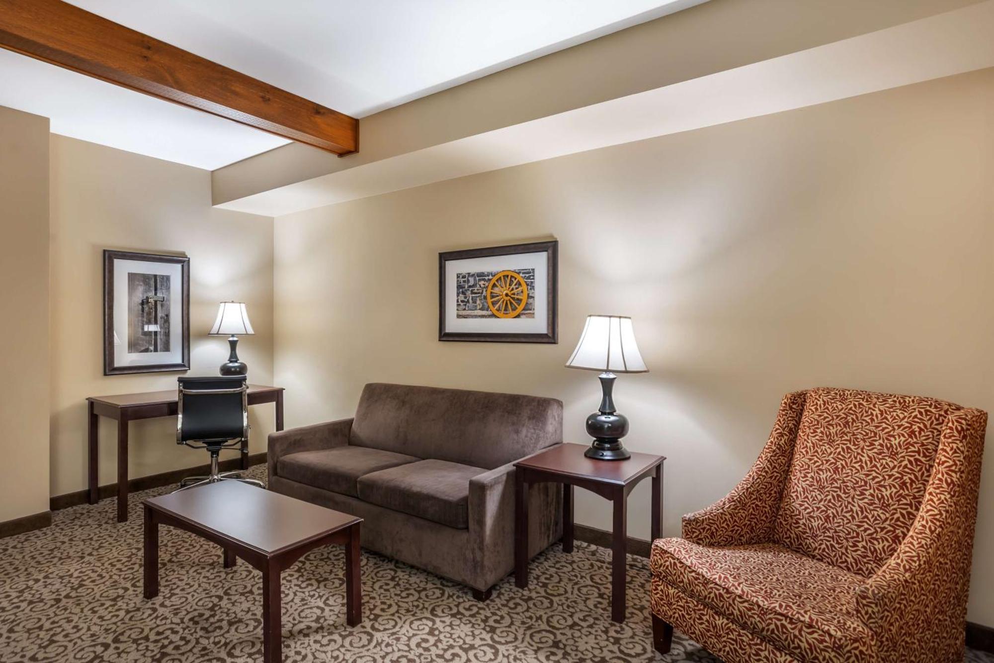 Western Village Hotel 4*