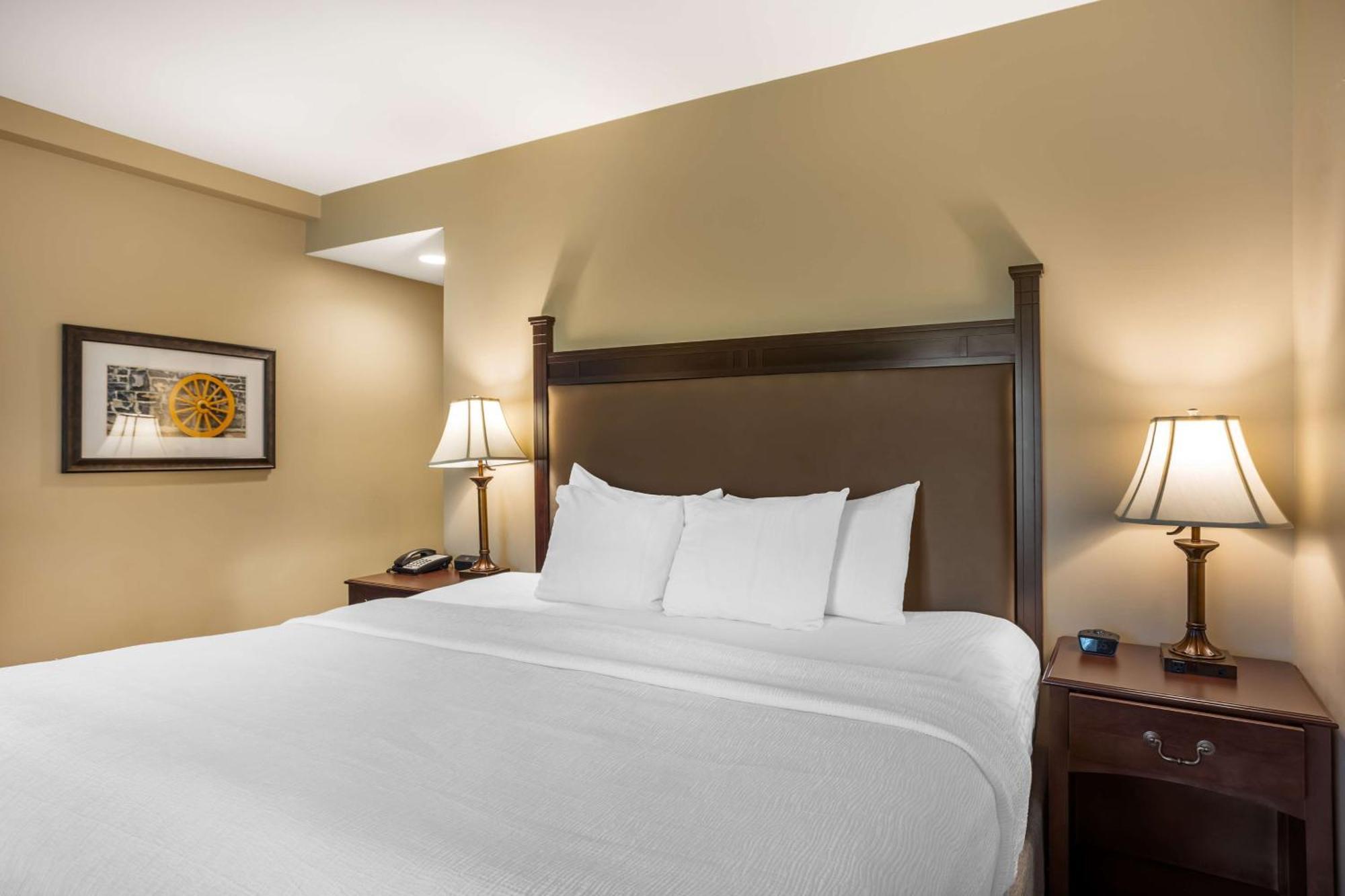 Western Village Hotel 4*